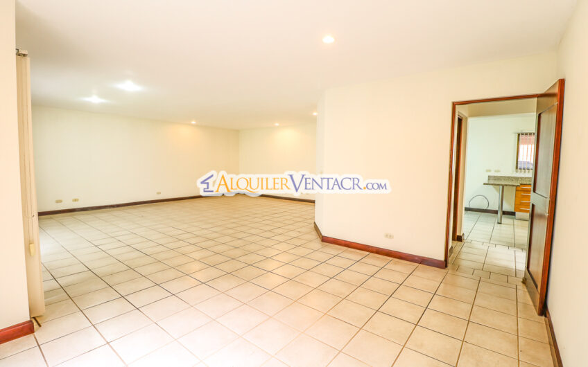 Trejos Montealegre x Avenida Escazú! Condo de 320 m2 con amplio jardín