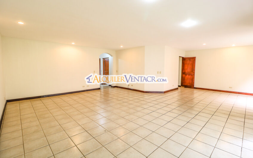 Trejos Montealegre x Avenida Escazú! Condo de 320 m2 con amplio jardín