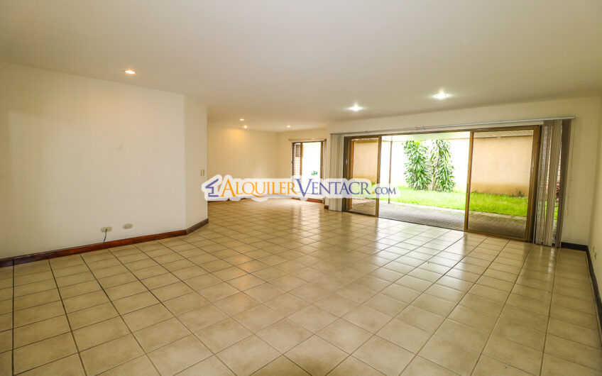 Trejos Montealegre x Avenida Escazú! Condo de 320 m2 con amplio jardín
