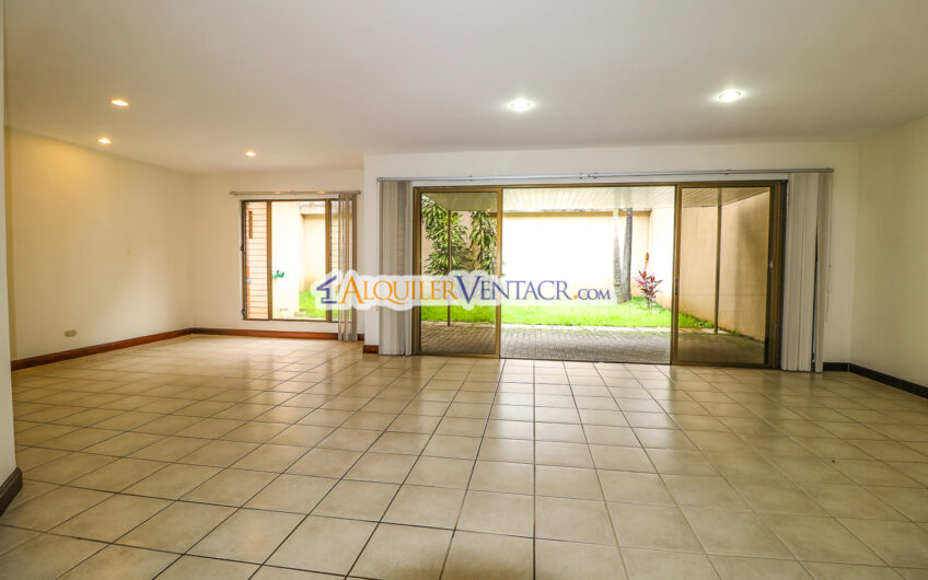 Trejos Montealegre x Avenida Escazú! Condo de 320 m2 con amplio jardín