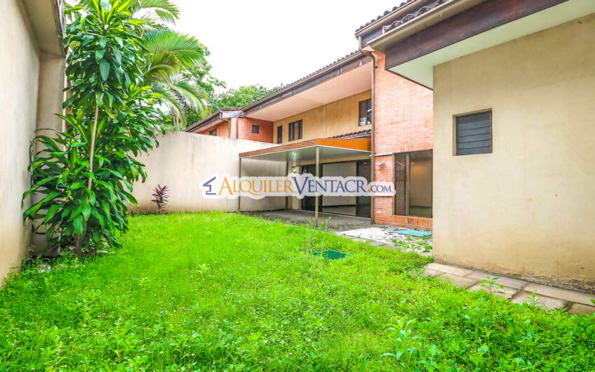 Trejos Montealegre x Avenida Escazú! Condo de 320 m2 con amplio jardín