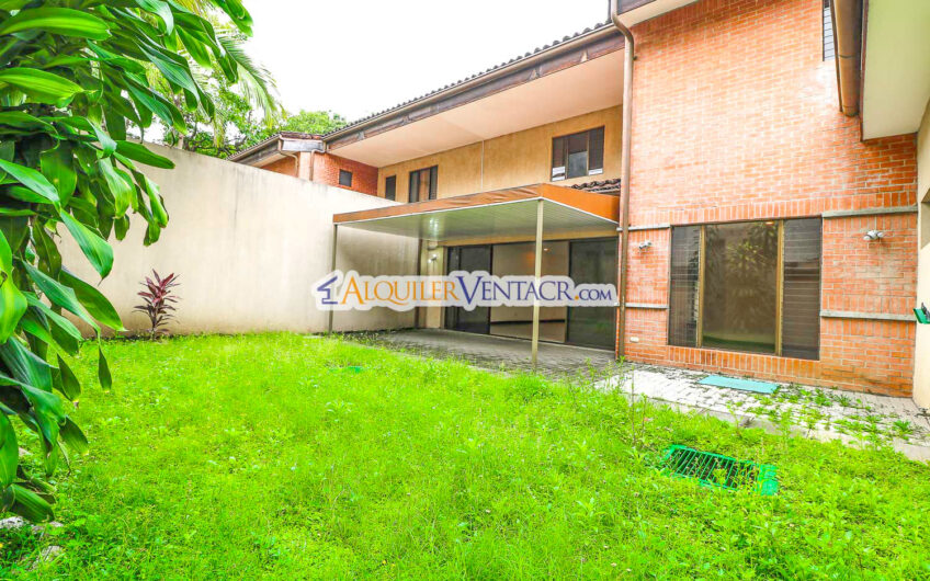 Trejos Montealegre x Avenida Escazú! Condo de 320 m2 con amplio jardín