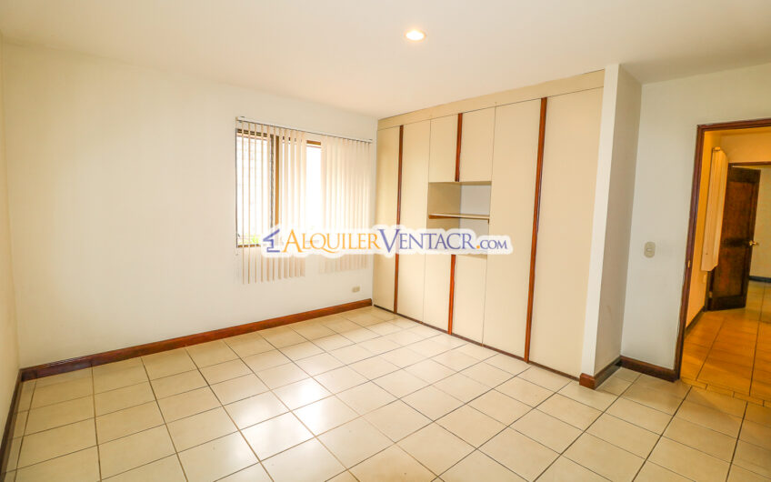 Trejos Montealegre x Avenida Escazú! Condo de 320 m2 con amplio jardín