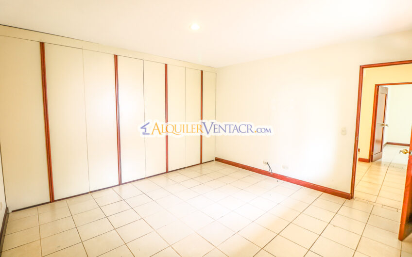 Trejos Montealegre x Avenida Escazú! Condo de 320 m2 con amplio jardín