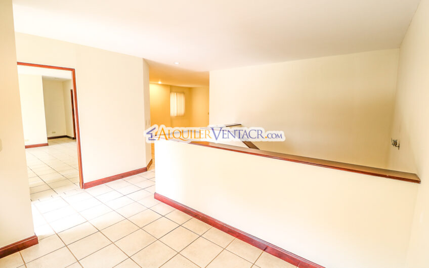 Trejos Montealegre x Avenida Escazú! Condo de 320 m2 con amplio jardín