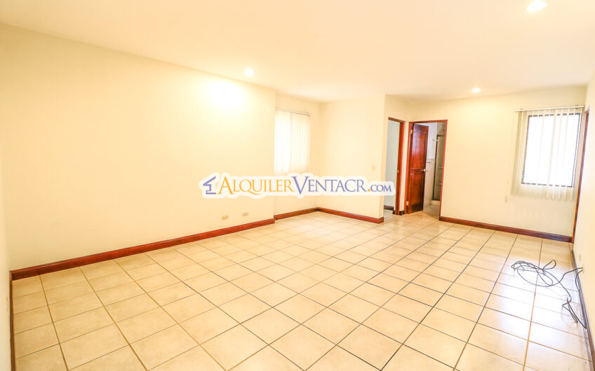 Trejos Montealegre x Avenida Escazú! Condo de 320 m2 con amplio jardín