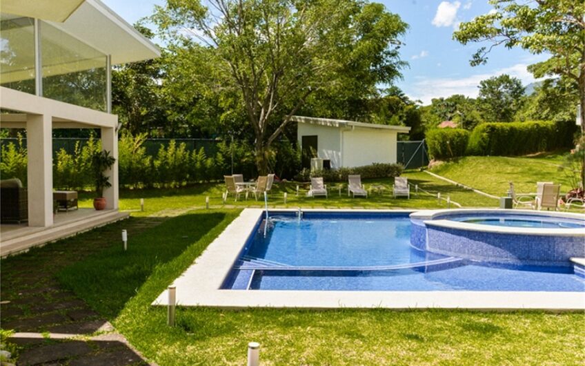 Apartamento de 3 habit.+ de servicio x La Paco San Rafael Escazú