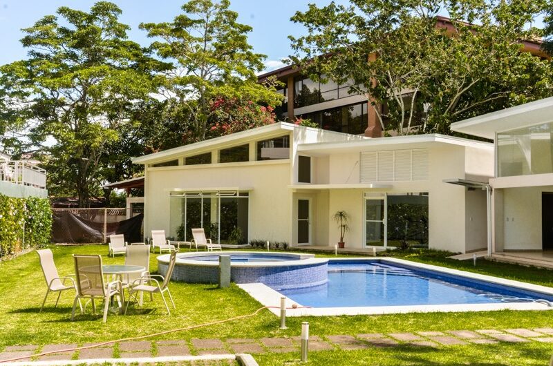 Apartamento de 3 habit.+ de servicio x La Paco San Rafael Escazú