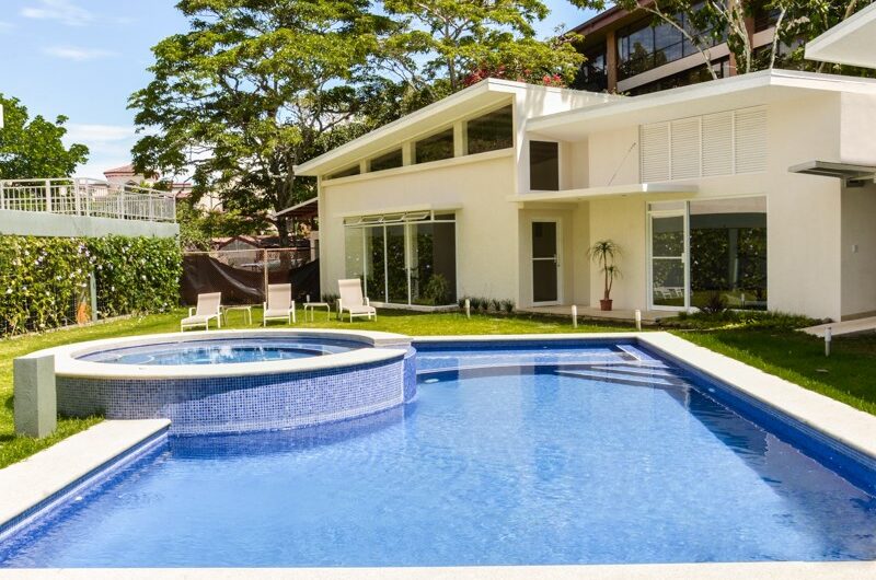 Apartamento de 3 habit.+ de servicio x La Paco San Rafael Escazú