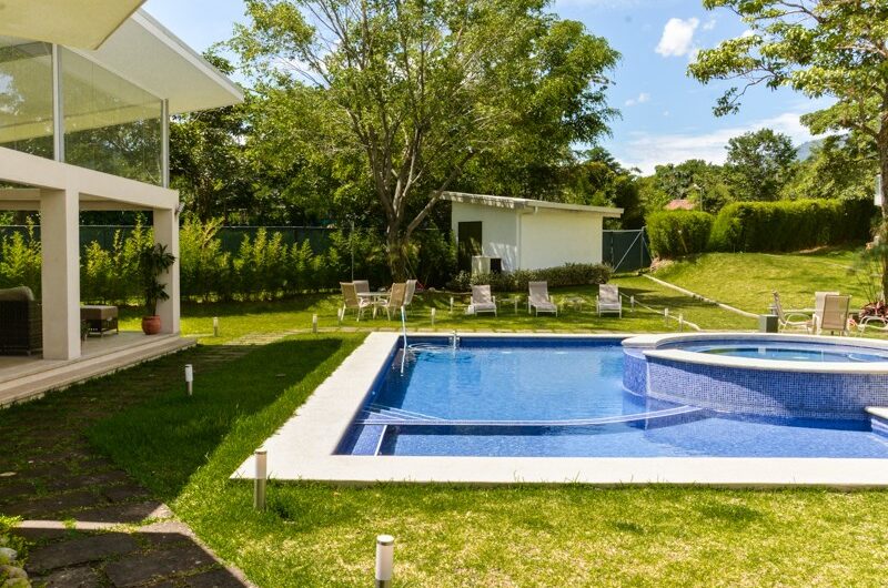 Apartamento de 3 habit.+ de servicio x La Paco San Rafael Escazú